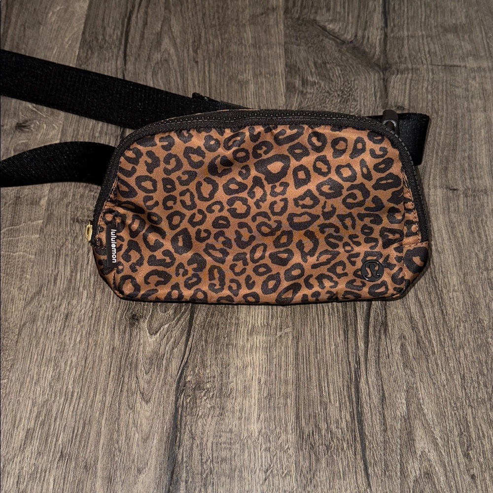 Lululemon Everywhere Belt Bag 1L